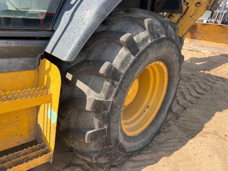 2018-deere-410l-image-15