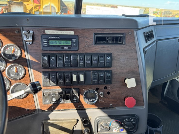 2009-western-star-4900-image-32