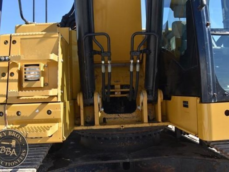 2015-caterpillar-328d-lcr-image-65