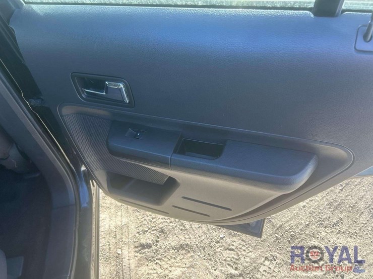 2010-ford-edge-image-23