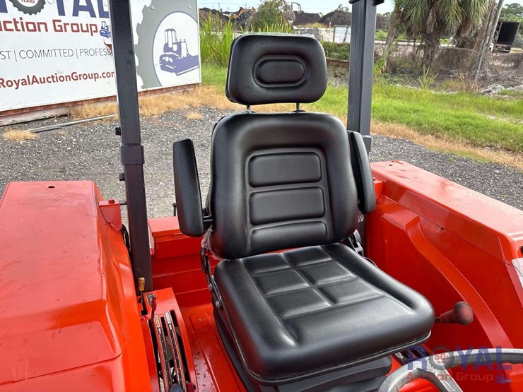 kubota-m4700-51hp-utility-loader-tractor-image-15