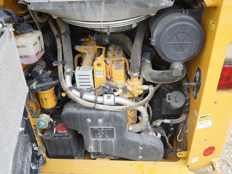 2019-caterpillar-262d-image-17