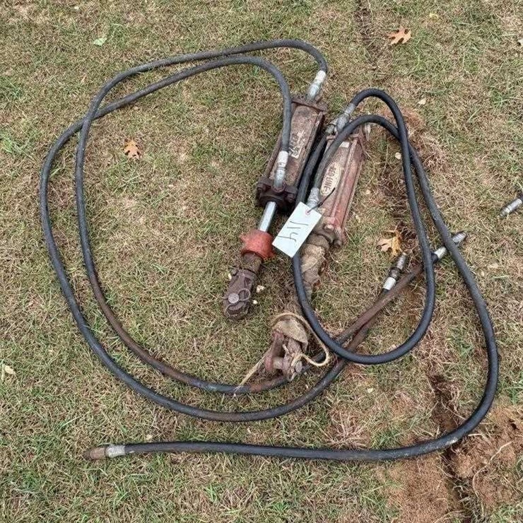 (2) Hydraulic Rams