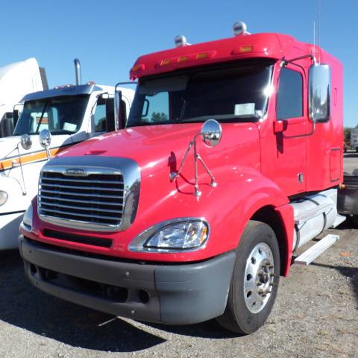 2017 FREIGHTLINER CL120 Columbia