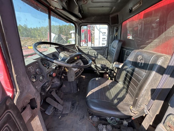 1993-mack-dm690s-image-75