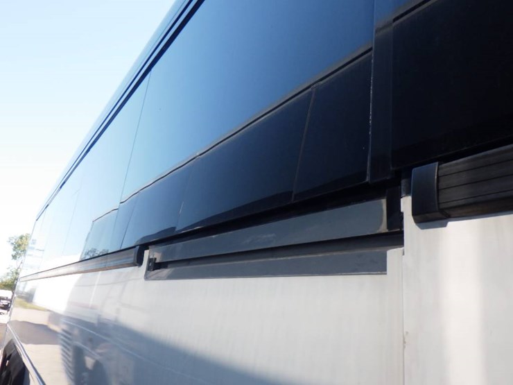 2009-mci-d4505-image-3