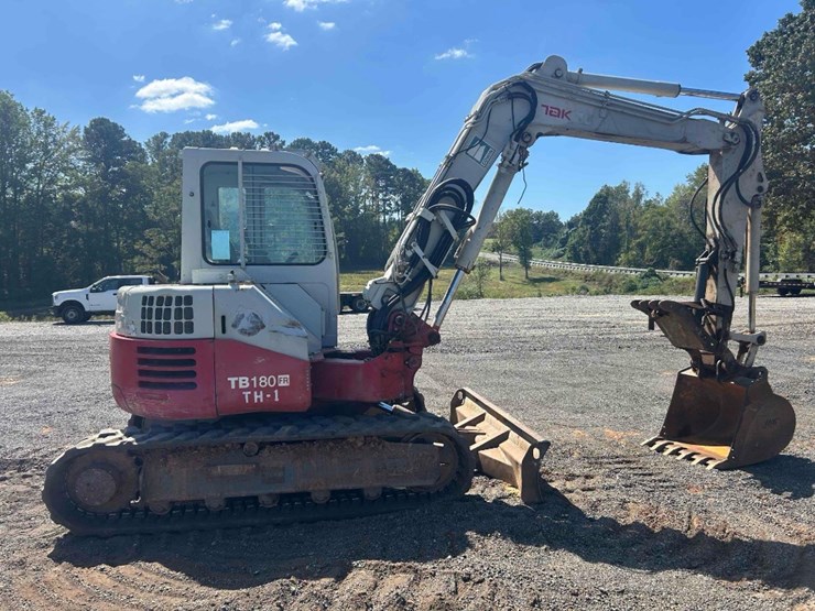 2013-takeuchi-tb180fr-image-5