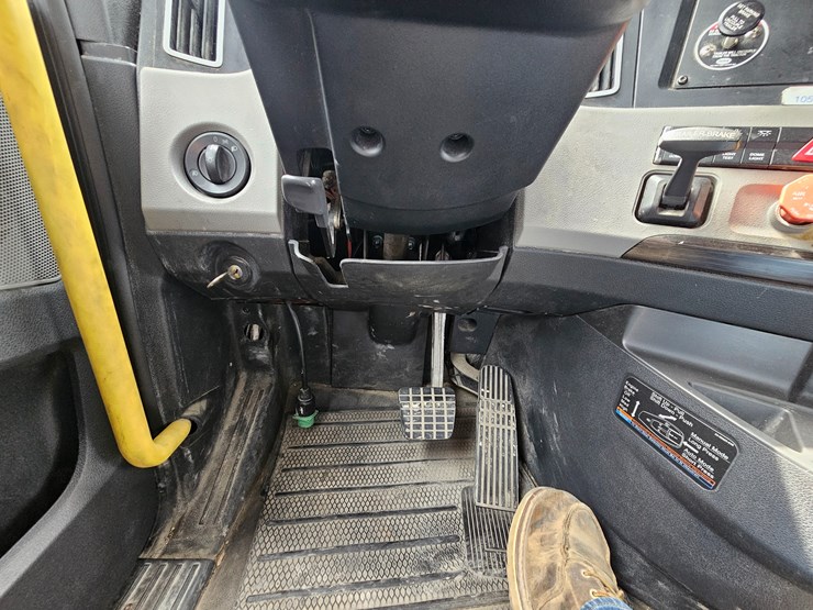 2019-freightliner-cascadia-126-image-65