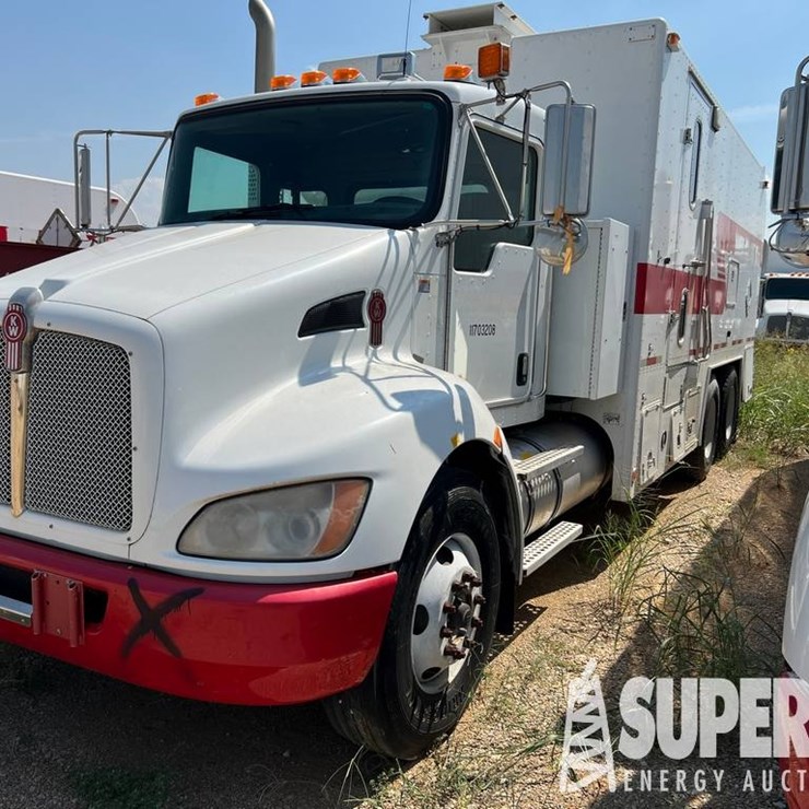 2011 KENWORTH T370