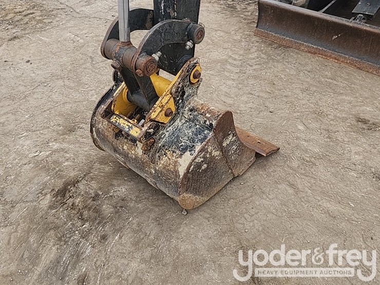 2021-deere-26g-image-21