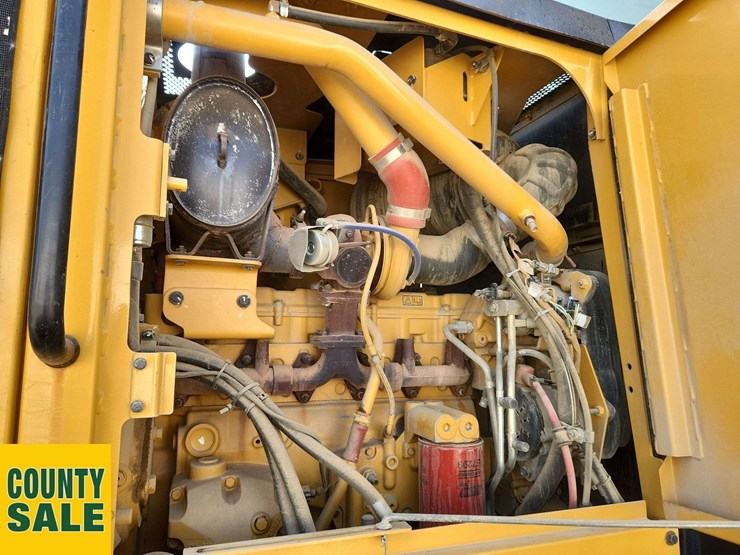 2015-caterpillar-160m-awd-image-29