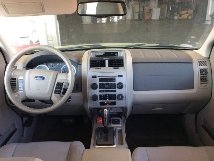 2011-ford-escape-image-11
