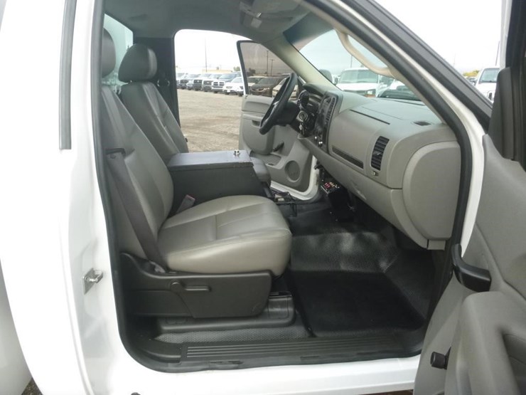 2012-chevrolet-3500-image-11