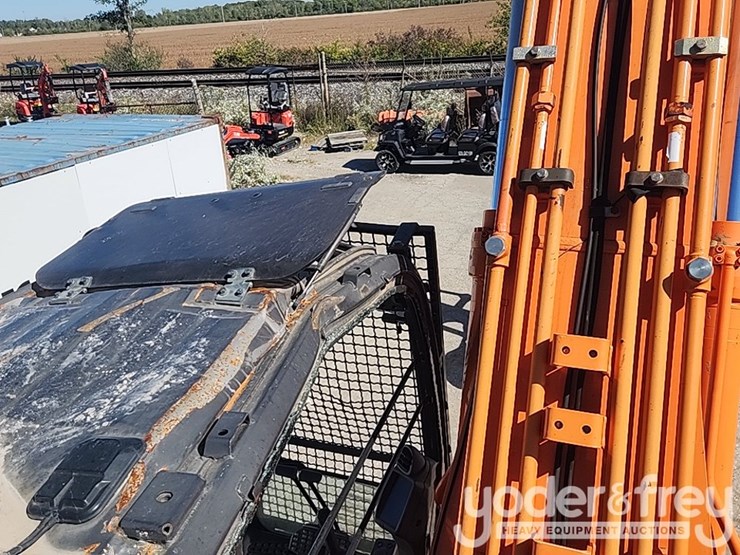 2015-hitachi-zx300-lc-6-image-15