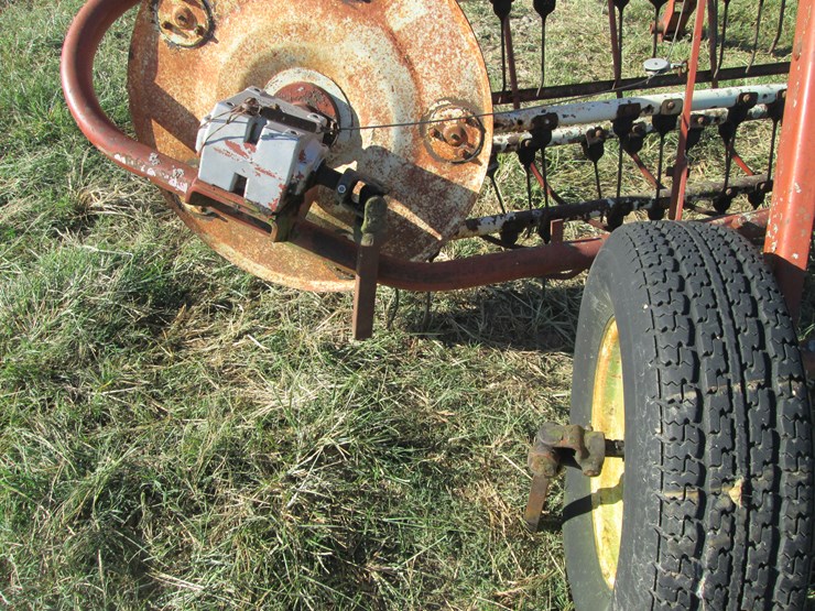 hesston-3800-image-5