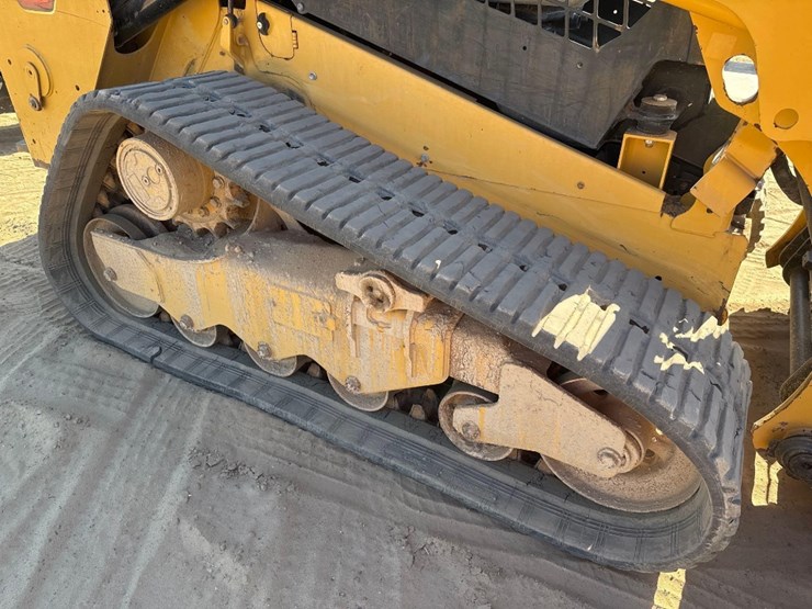 2020-caterpillar-259d3-image-13