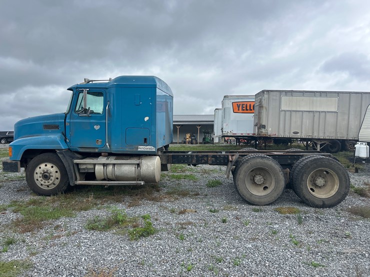 1996-mack-ch613-image-2