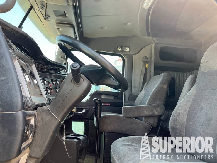 2012-kenworth-t800-image-6