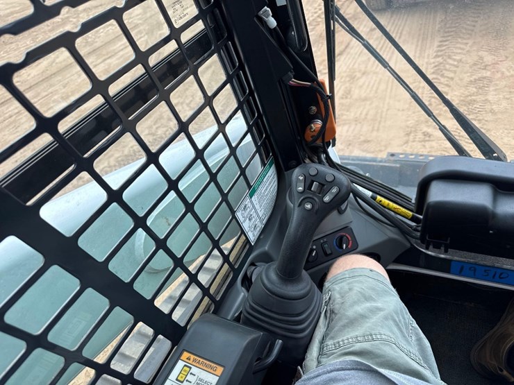 2016-bobcat-t770-image-25