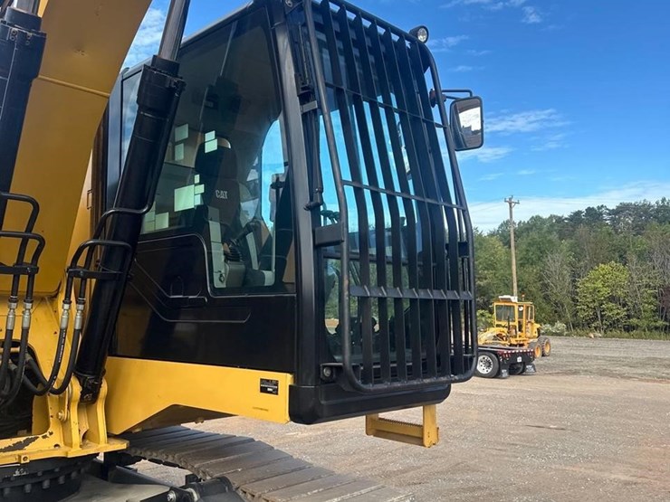 2018-caterpillar-325flcr-image-23