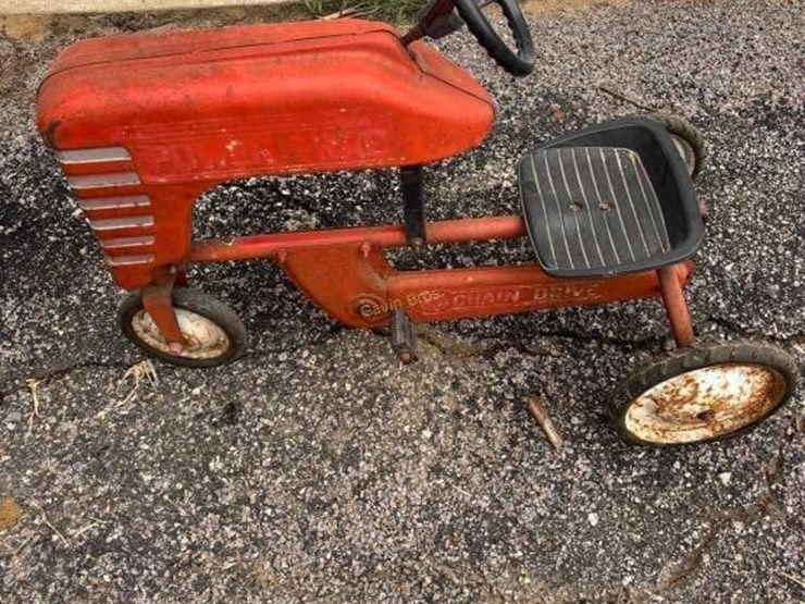 power-trac-pedal-tractor-image-1