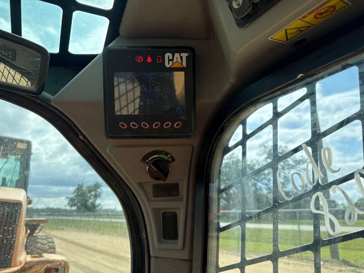 2016-caterpillar-259d-image-27