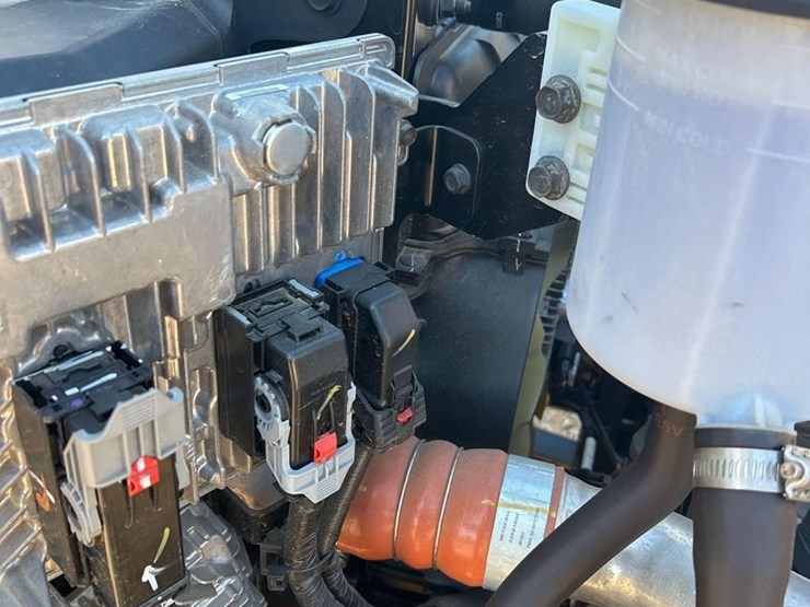 2023-chevrolet-silverado-6500hd-image-63