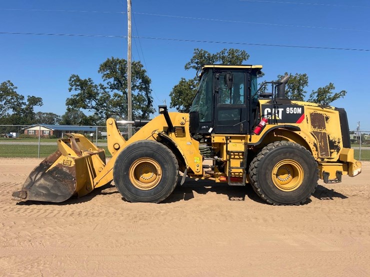 2016-caterpillar-950m-image-1