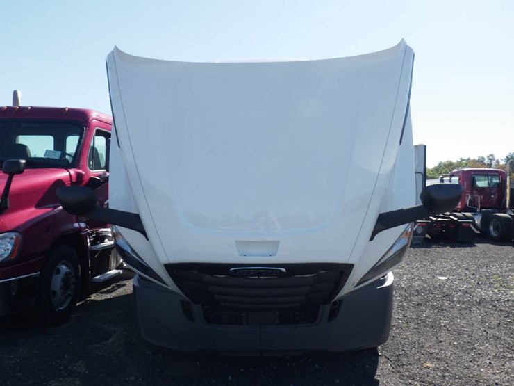 2018-freightliner-cascadia-126-image-18