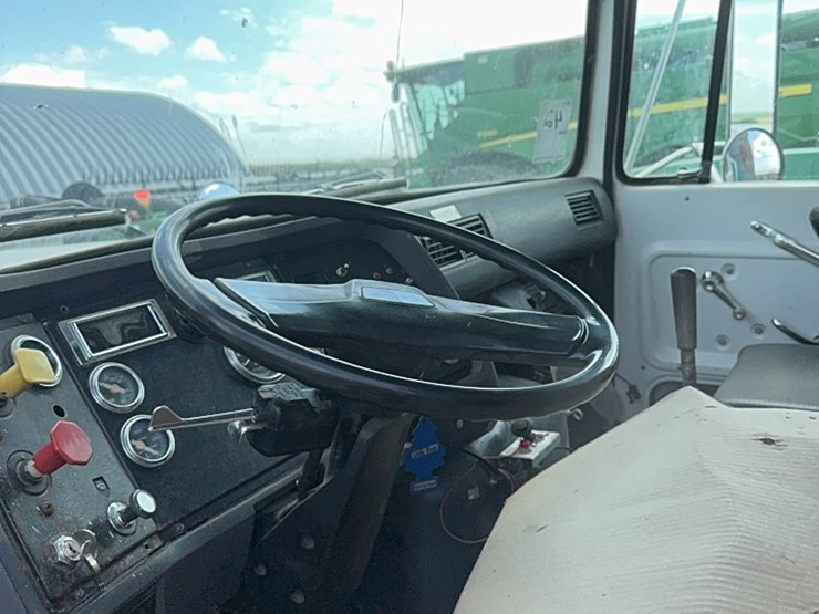 1995-ford-l9000-image-31