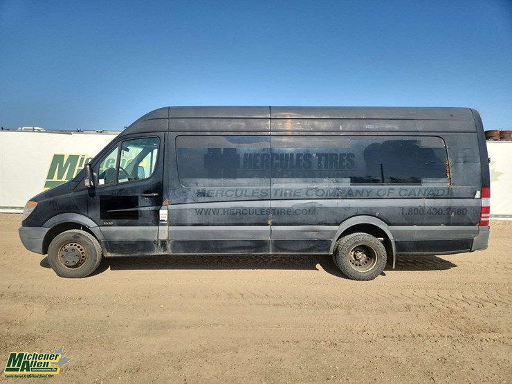 2013-mercedes-benz-sprinter-3500-image-18