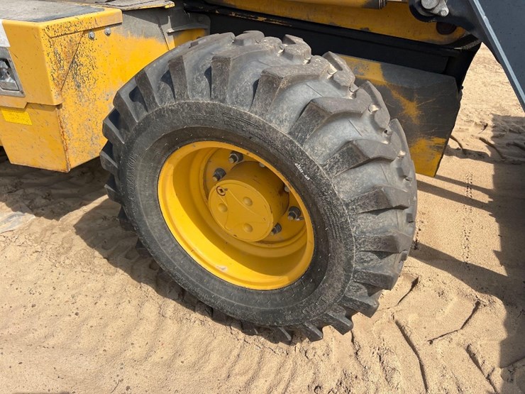 2018-deere-410l-image-26