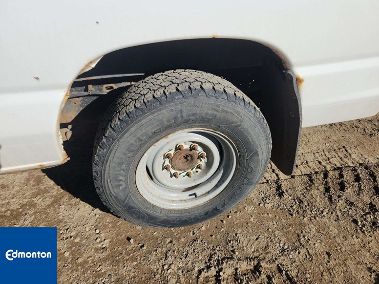 2012-ford-cargo-image-25