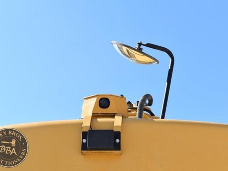 2015-caterpillar-328d-lcr-image-58