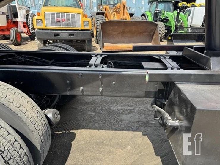 mack-granite-cv713-image-28
