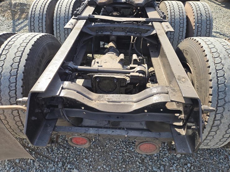 2005-mack-cl733-image-22