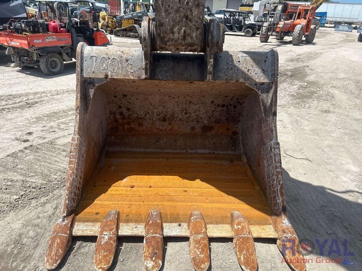 2016-caterpillar-349fl-image-14