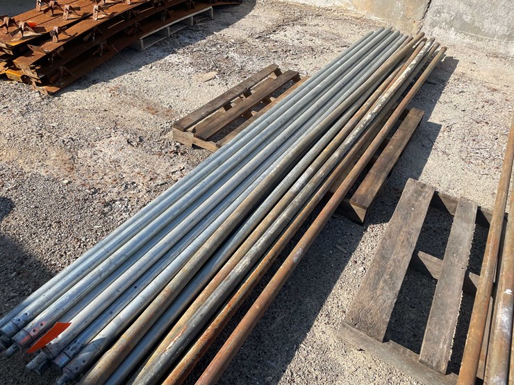 #1943-•-(18)-scaffold-tubes-with-end-fittings-image-5