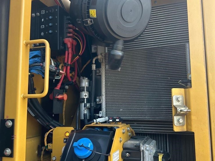 2018-caterpillar-325flcr-image-25