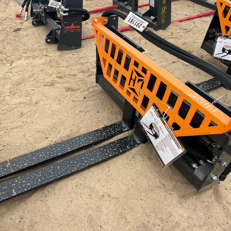 UNUSED LANDHONOR HPF-11-3000G HYD PALLET FORKS