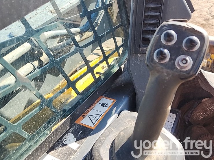 2010-deere-332d-image-25