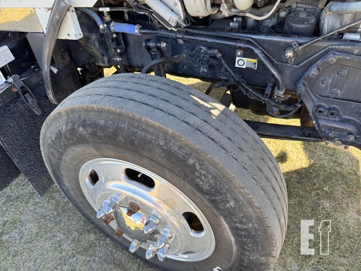 2011-kenworth-t800-image-45
