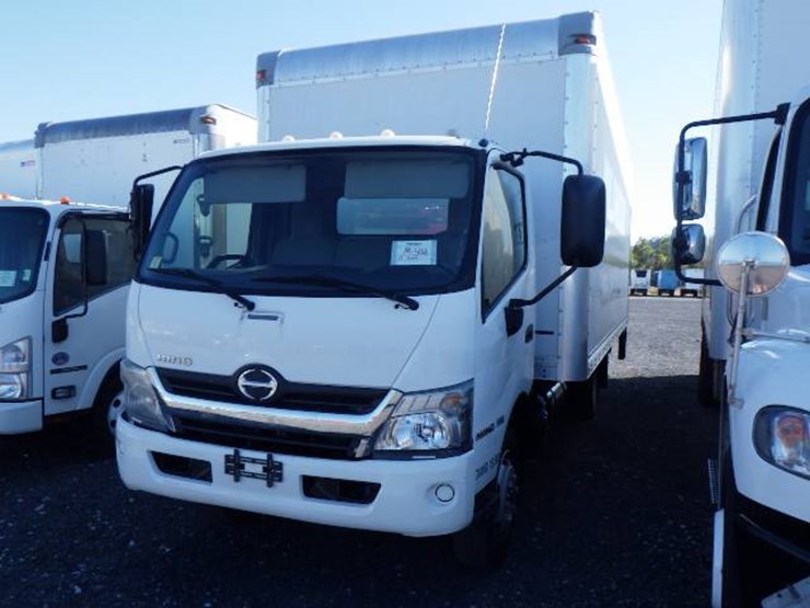 2017-hino-195-image-1