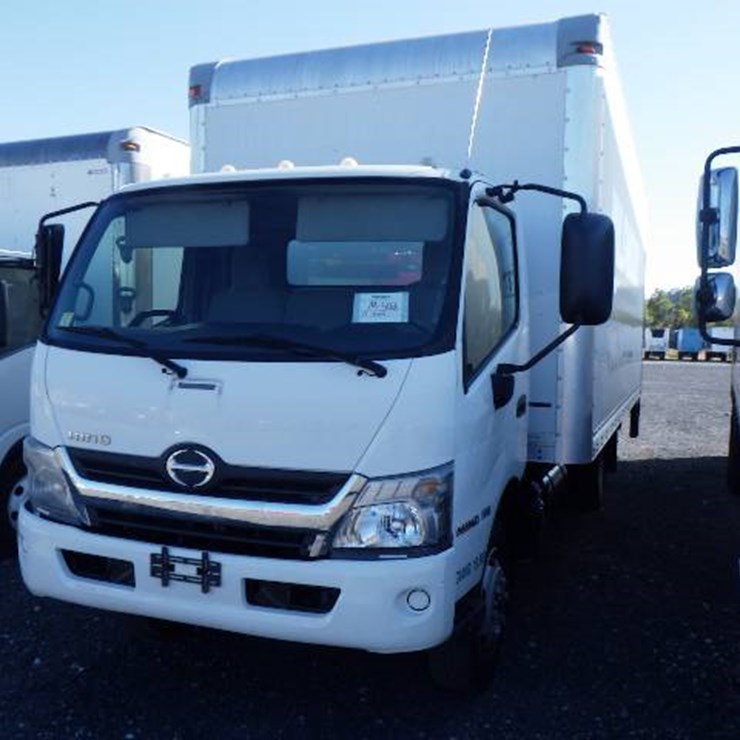 2017 HINO 195