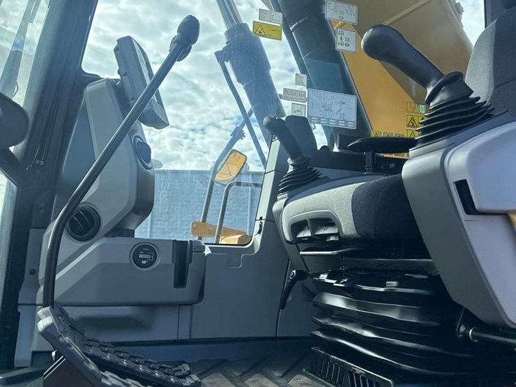 2018-caterpillar-325flcr-image-31