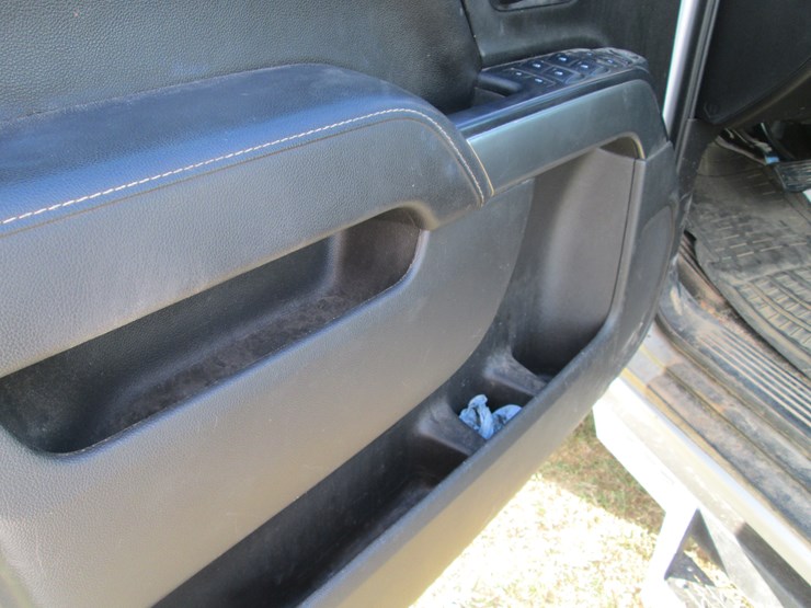 2016-chevrolet-silverado-image-22