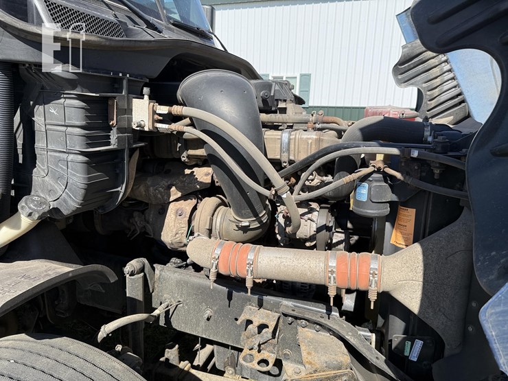 2015-freightliner-cascadia-125-evolution-image-17