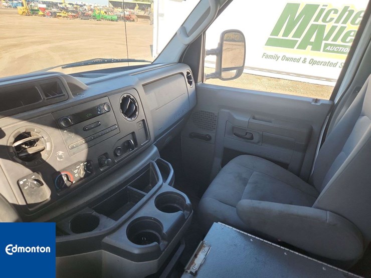 2012-ford-cargo-image-13