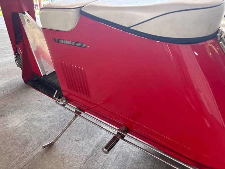 #225-•-1948-series-50-cushman-image-5