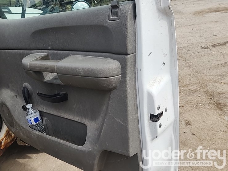 2007-chevrolet-3500hd-image-28